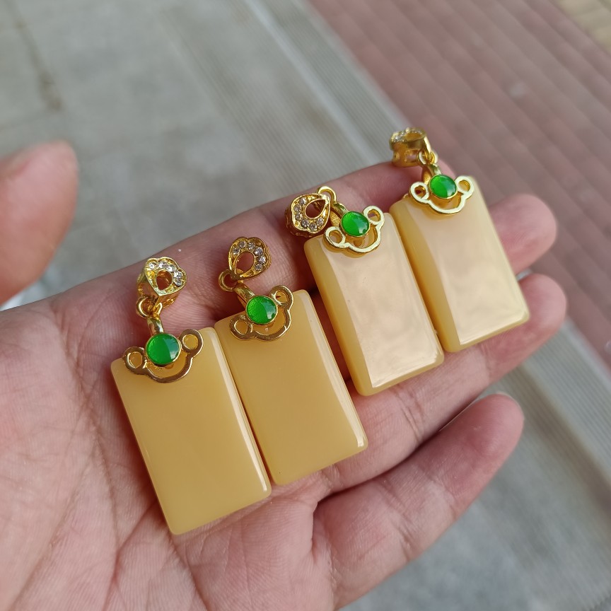 和田平安无事牌项链中国风鎏金老石英黄玉玉髓平安无事牌坤圣珠宝