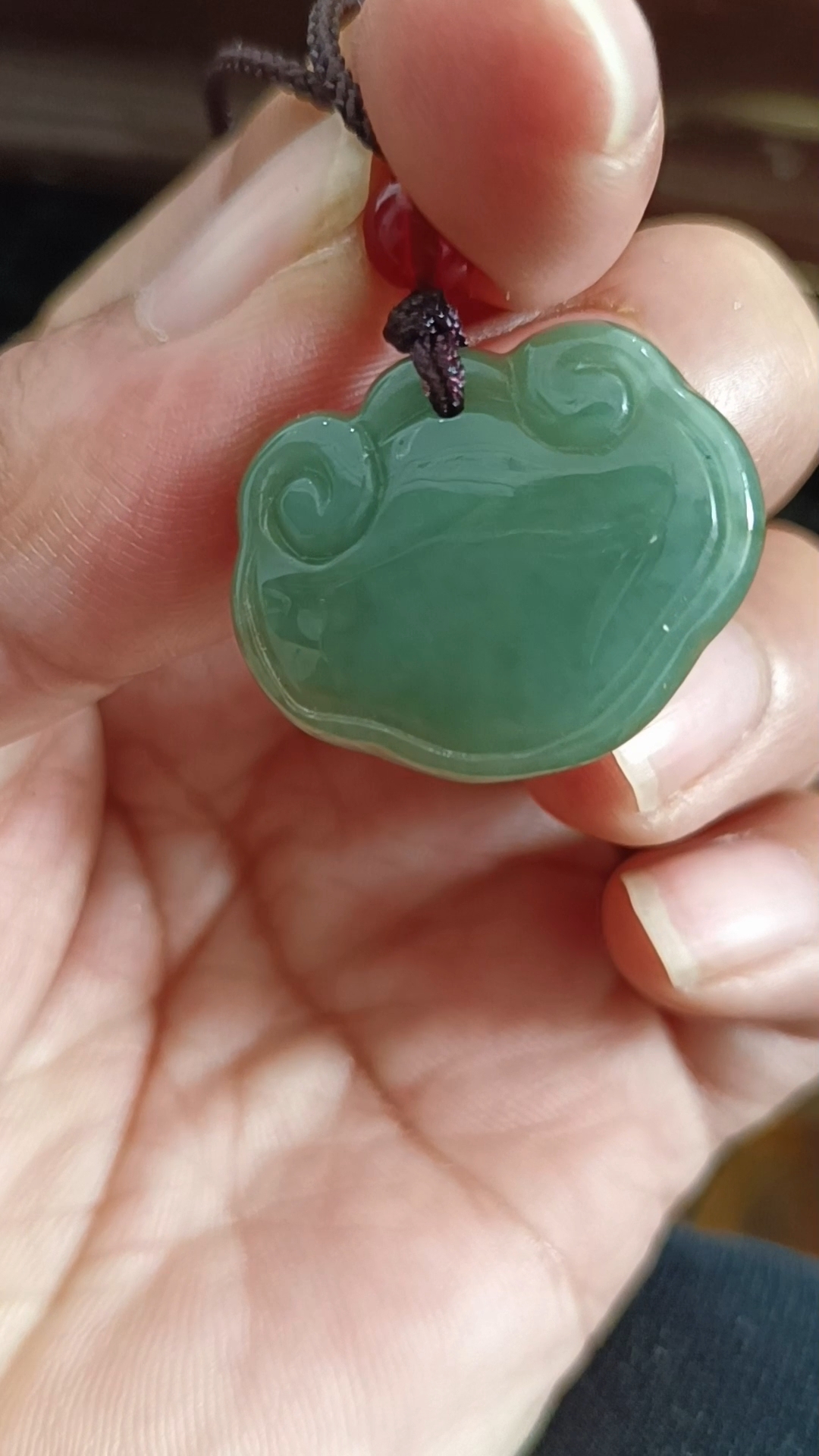实物实拍天然缅甸A货翡翠老坑冰绿翡翠平安如意锁吊坠男女款项坠