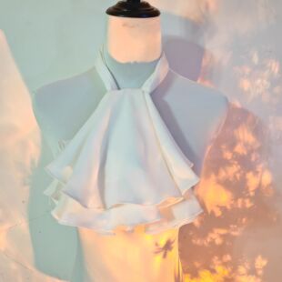 萨博白色口水巾小领巾领花围巾cosplay服饰胸花欧式宫廷风领结