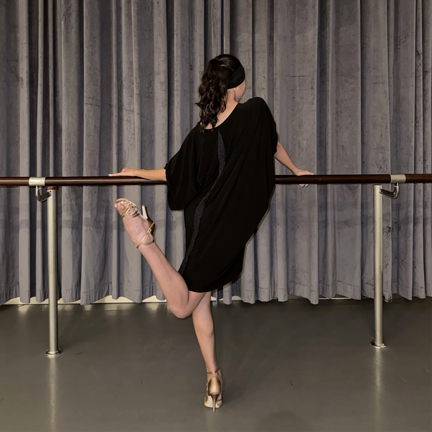 ZS前侧开叉 拉丁舞服装女成人舞服连衣裙套装宽松流苏练功服 L611