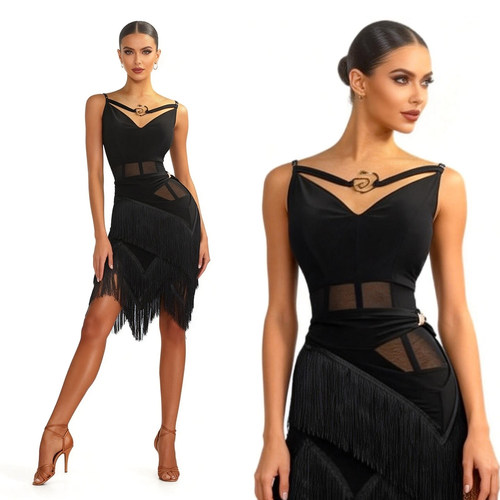 金属扣点缀锁骨区，转身致命诱惑