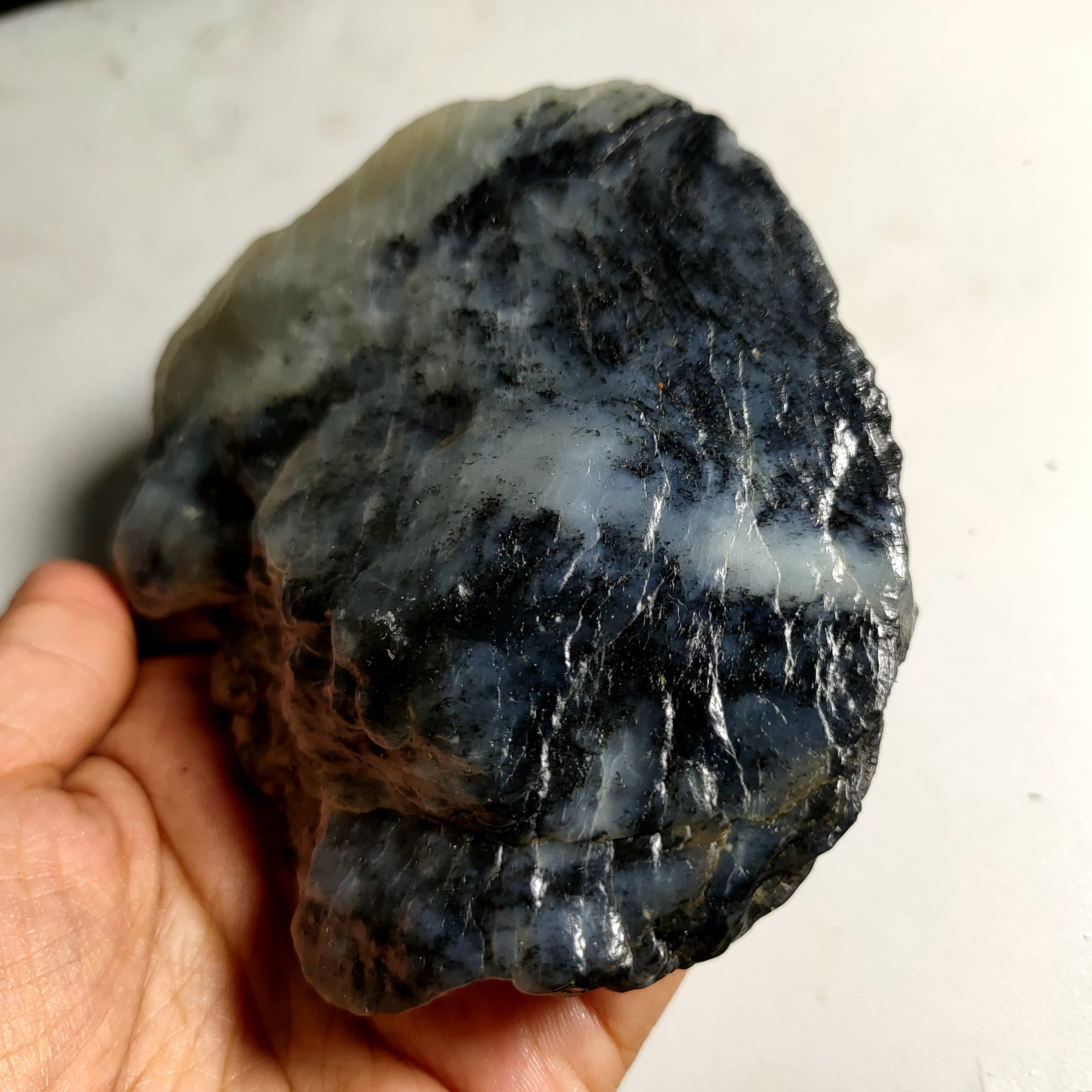 298g新疆和田戈壁料原石天然无修把件墨玉青花聚墨纯黑水墨 捡漏