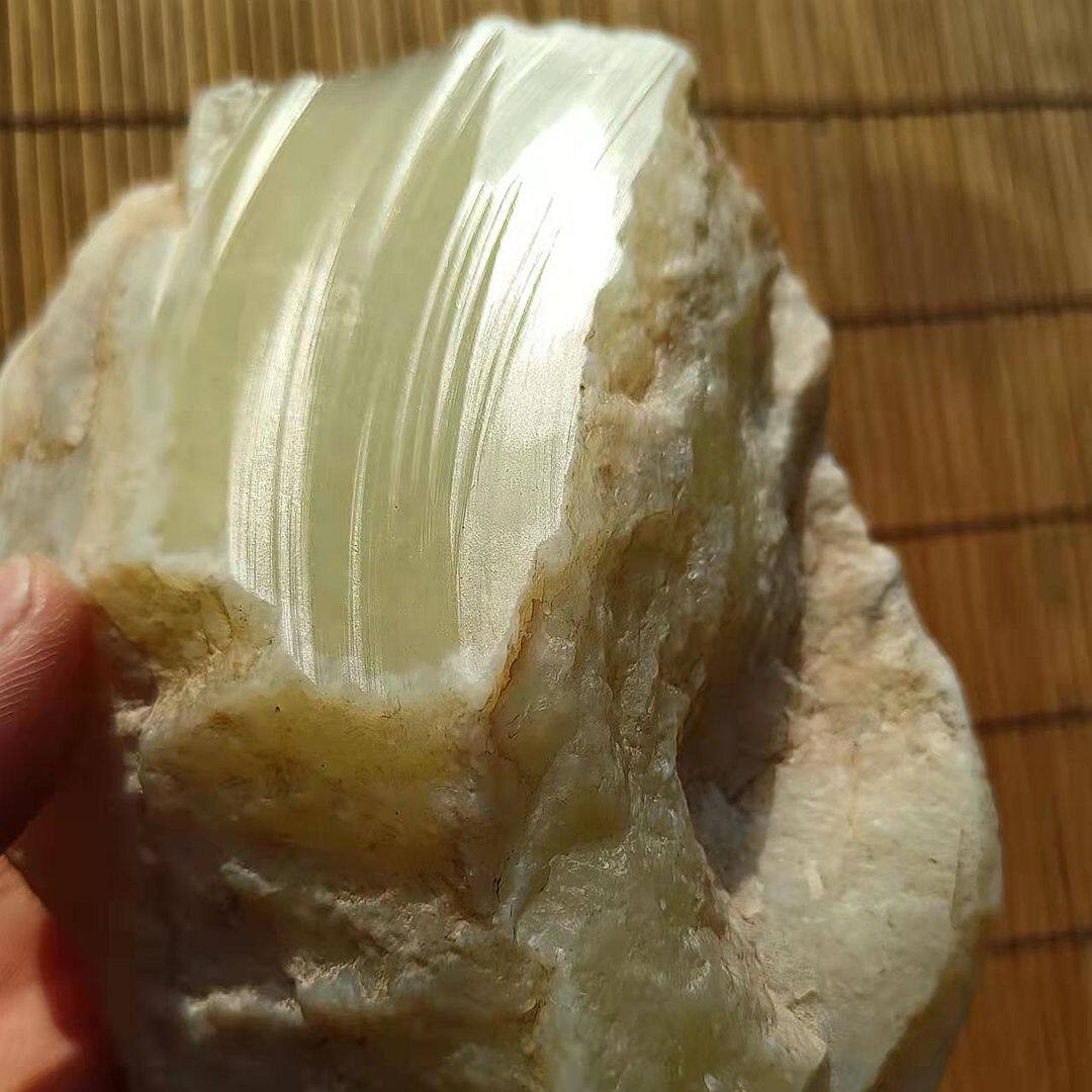 416克新疆和田若羌黄玉山料原石黄口料玉质细腻 雕刻料