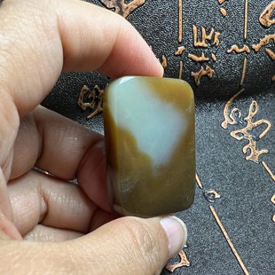 23g新疆糖白和田玉山料牌子小块天然特色俏色平安无事牌吊坠挂件