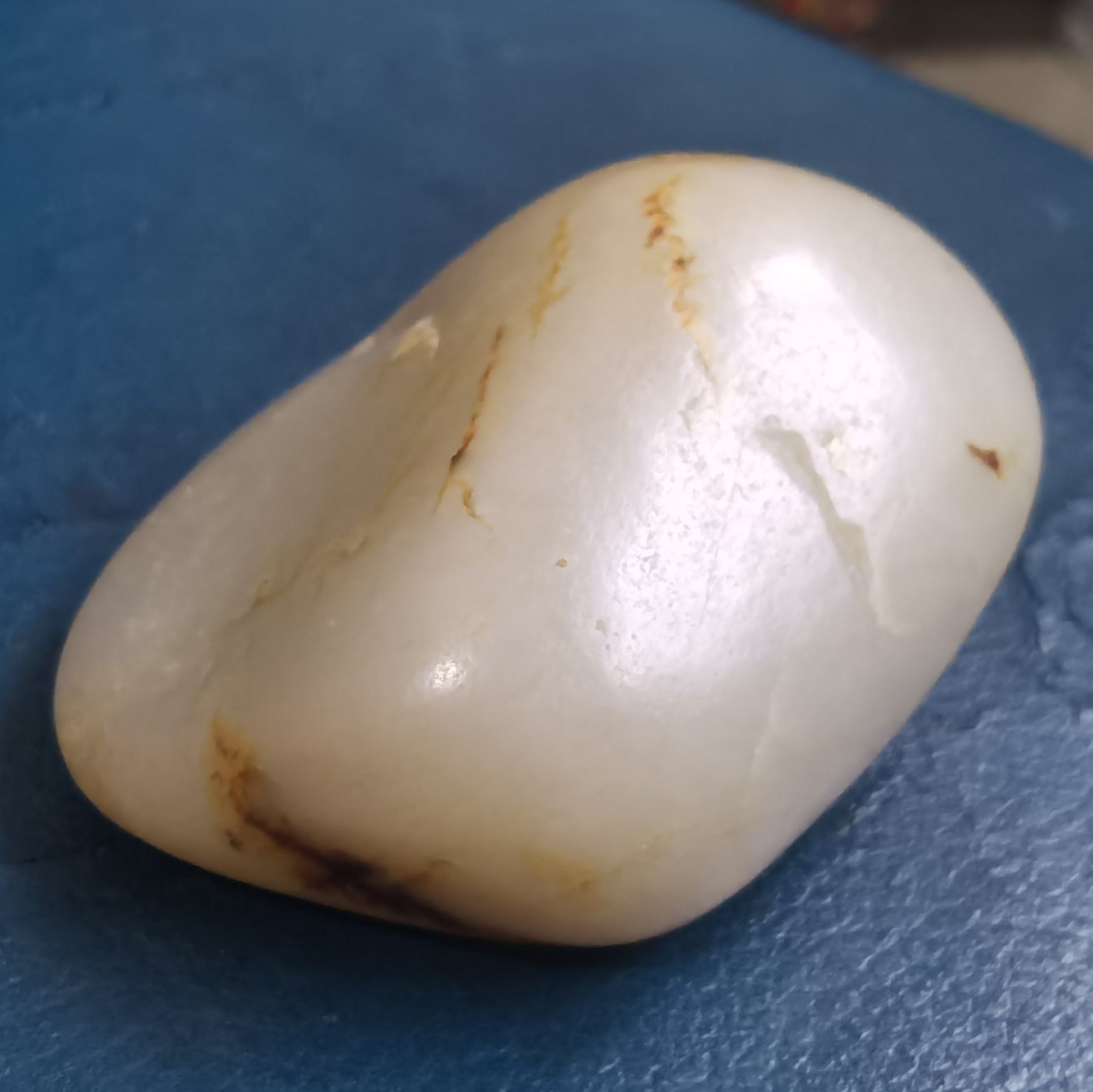 新疆和田玉白玉 籽料原石 撒金皮 饱满细腻老熟料   把件 可雕99g