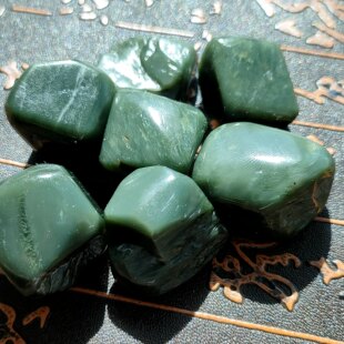 新疆和田玉原石沙枣青籽料山流水 蓝调宝石级原石 可磨珠子戒面