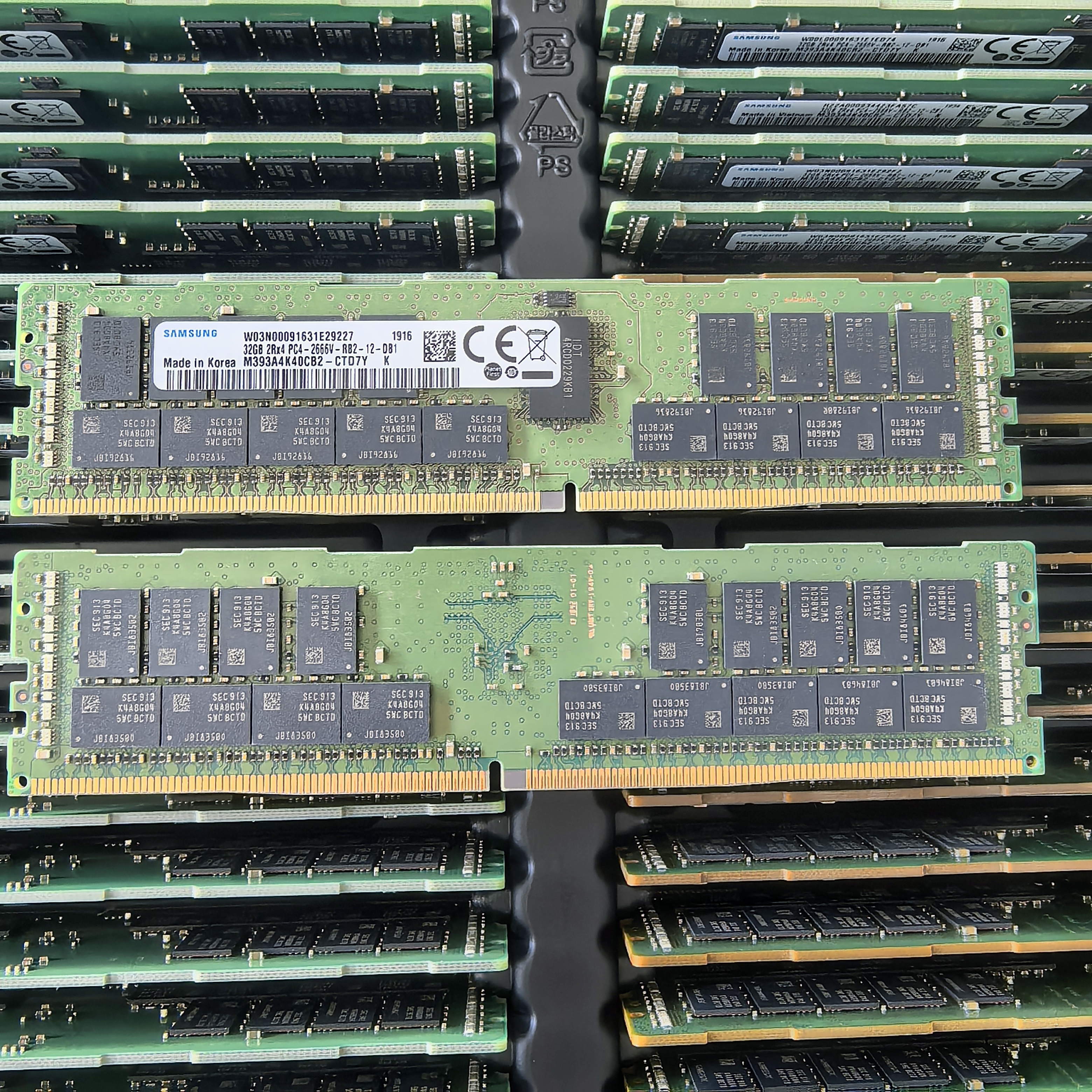 三星原装DDR4 32G 2RX4 2666 RDIMM服务器内存M393A4K40CB2-CTD
