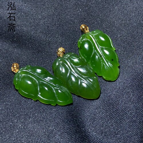 C782 天然和田玉碧玉叶子吊坠18k金挂件22mm辣绿乌兰海一叶暴富