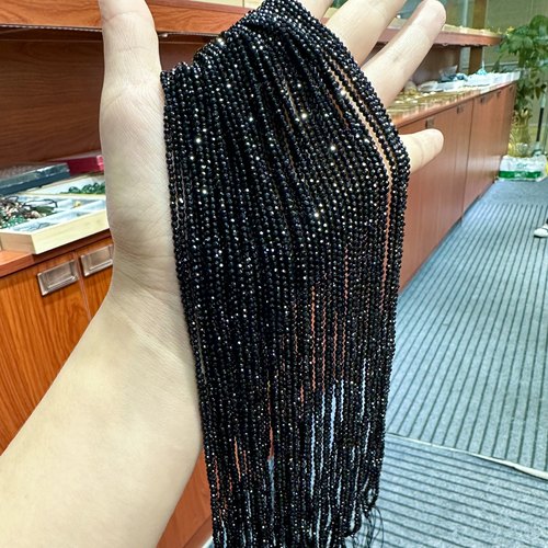 天然黑尖晶石半成品2mm散珠