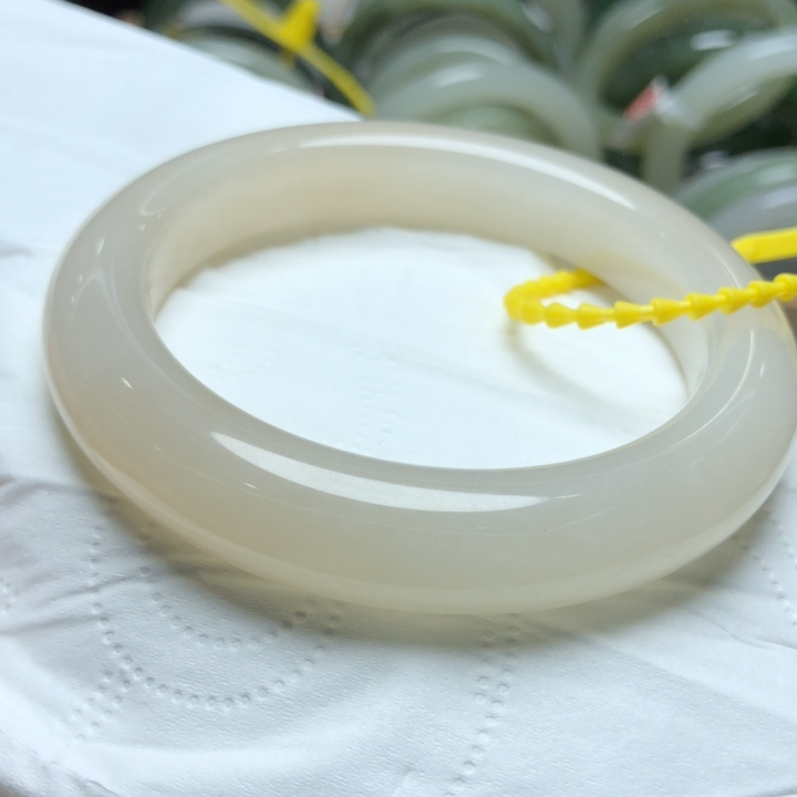 R080 一物一图天然和田玉藕粉手镯59mm脂粉高货