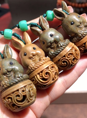 u323香囊吊坠手机挂件 镂空兔子款绿檀木动物47×20mm