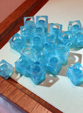 玲珑骰子天然海蓝宝镂空男女吊坠