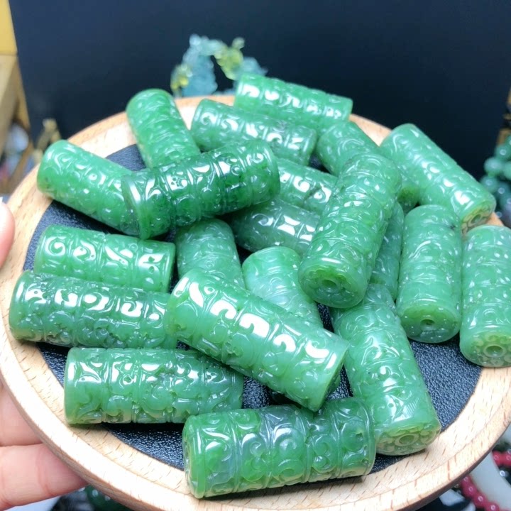 天然和田玉碧玉桶珠雕刻吊坠