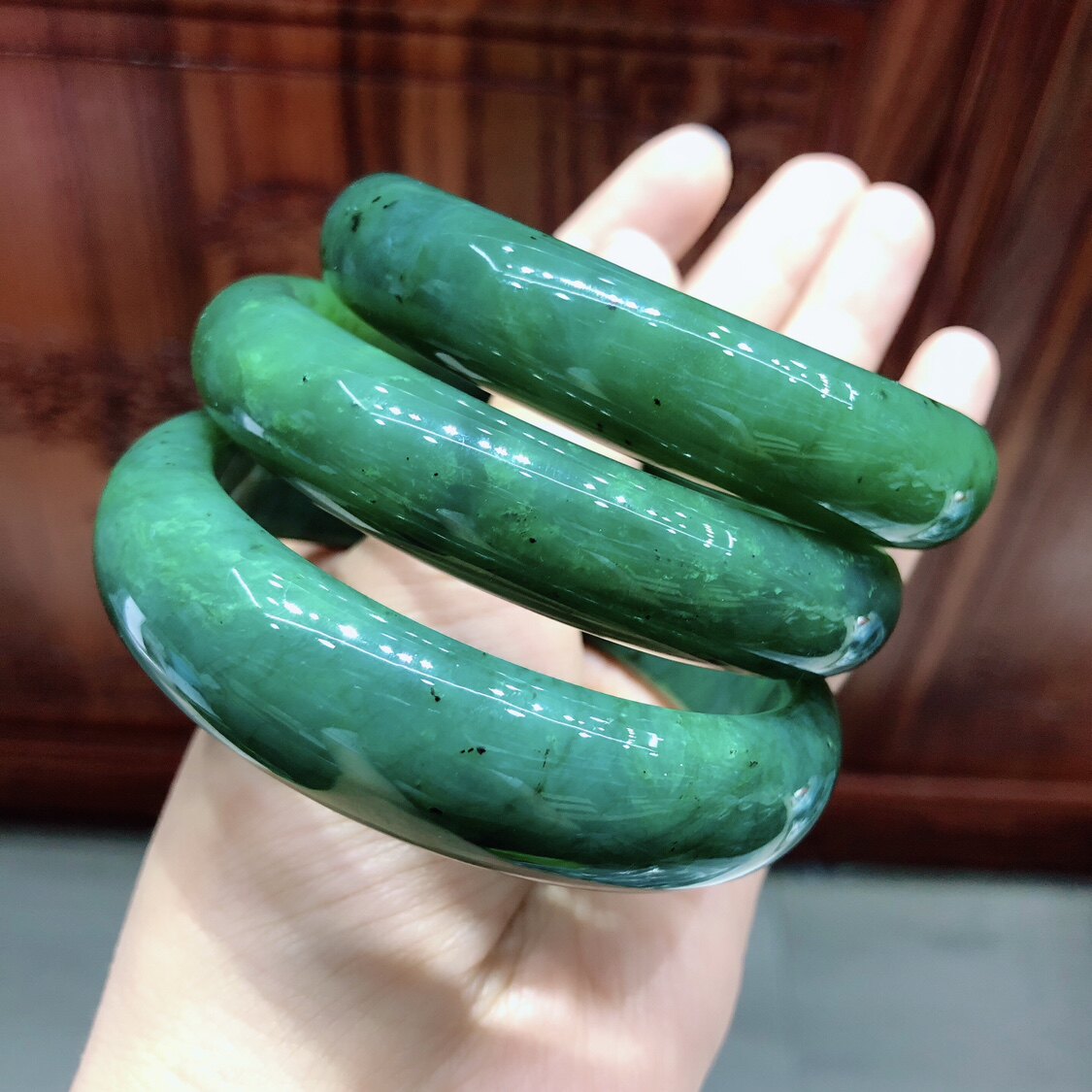R338天然和田玉碧玉手镯宽版正装猕猴桃碧玉辣绿妈妈镯子首饰礼物