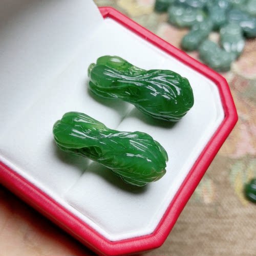 天然和田玉碧玉白菜吊坠百财衣链