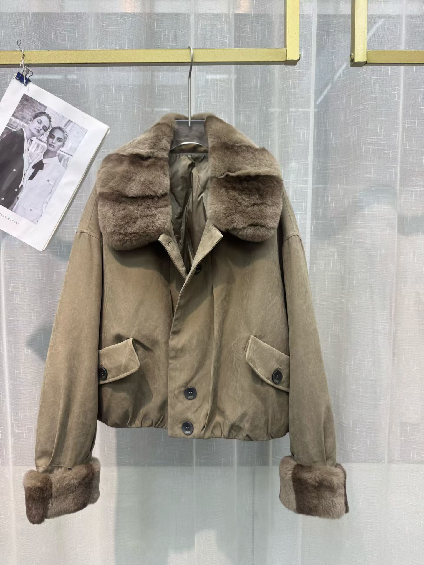 2026新款皮毛一体外套鹅绒女冬季短款皮草大衣獭兔时尚百搭机车服