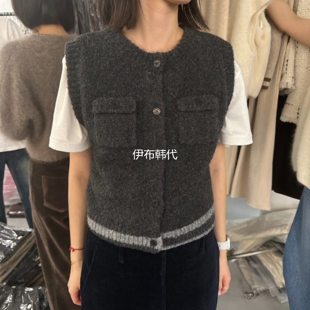 圆领口袋条纹边羊毛针织马夹