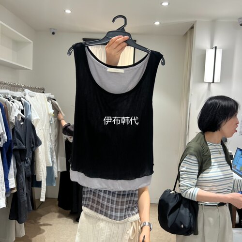 圆领纯色褶皱假两件宽松背心