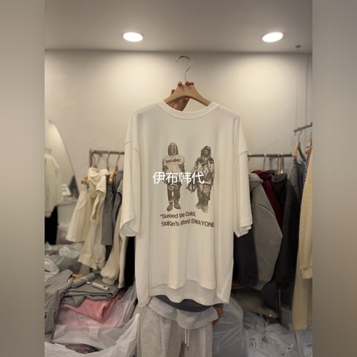 圆领休闲宽松人物短袖T恤女