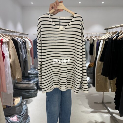 V领黑白条纹宽松长袖T恤