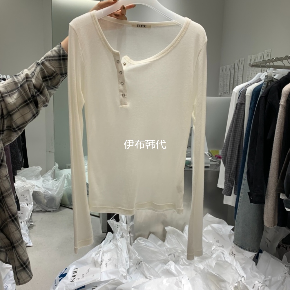 圆领斜边纽扣薄款打底衫T恤女
