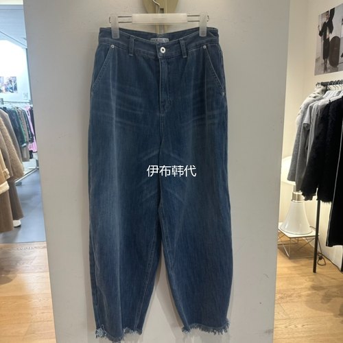 磨白做旧毛病裤脚宽松牛仔裤