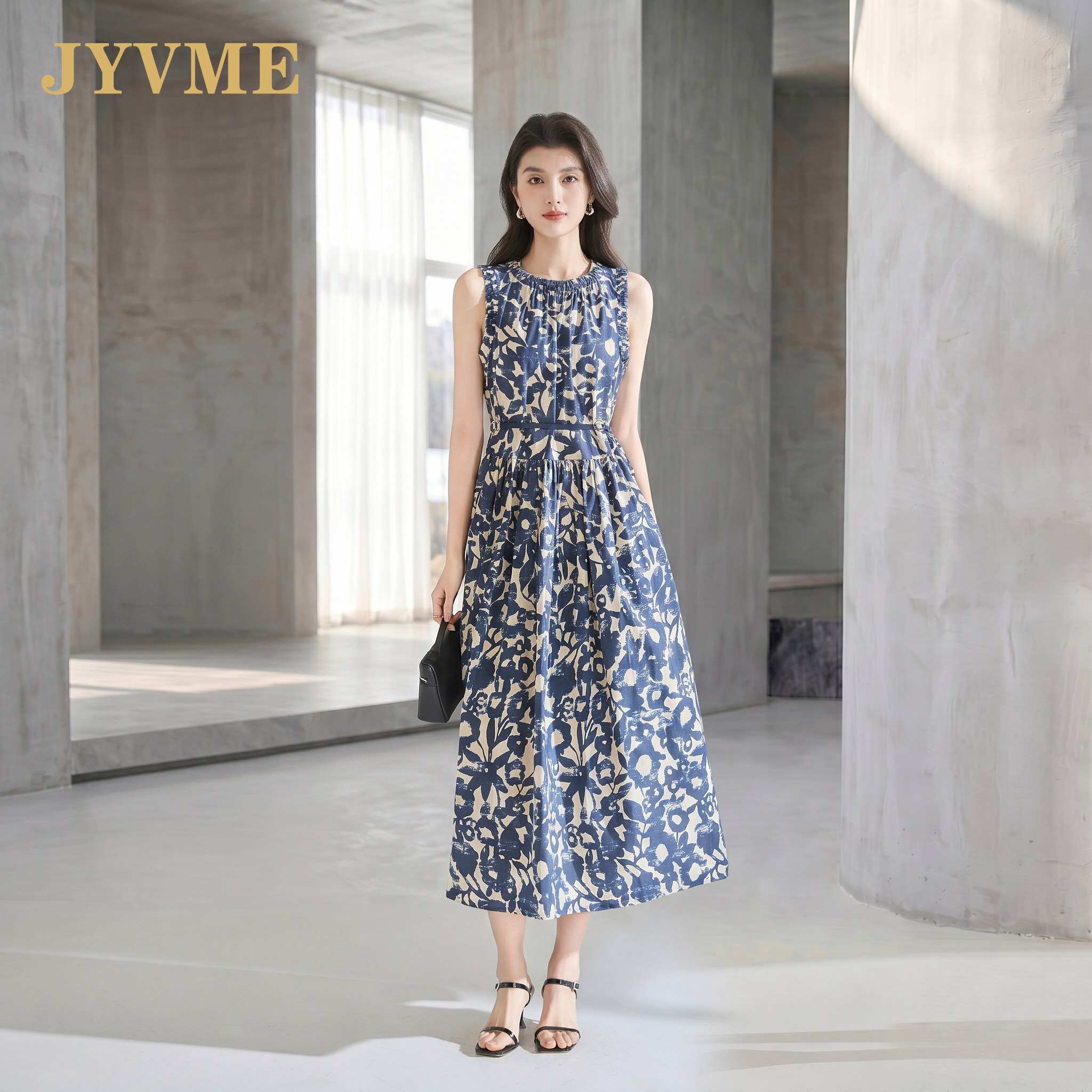 JyVme轻奢2026夏季新款女士设计感印花连衣裙腰带气质中长裙无袖