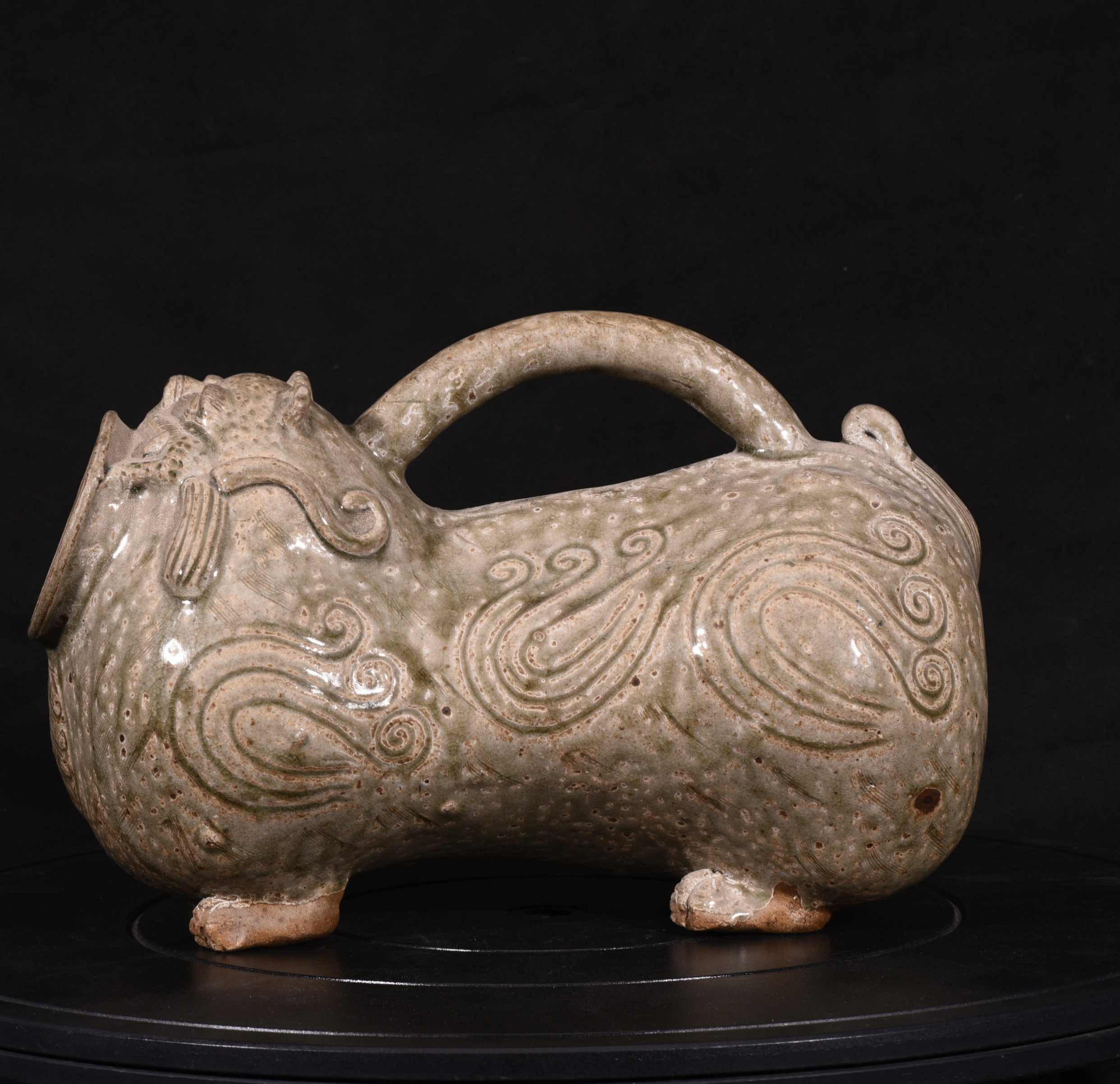 大汉三国青瓷虎子