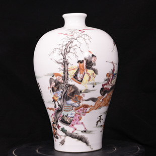 大清康熙年制五彩狩猎图酒瓶梅瓶