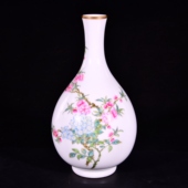 大清乾隆年制粉彩春风桃花纹悬胆瓶净水瓶