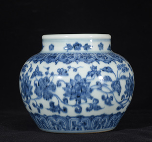 大明宣德年制青花缠枝莲纹罐