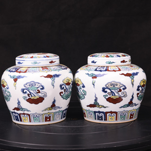 大明成化年制姹紫斗彩团花灵芝纹天字罐