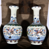 故宫款 盒大明成化年制侘紫斗彩火麒麟内画釉里红莲塘纹玉堂春瓶