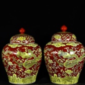 大明嘉靖年制五彩红地黄彩云龙纹盖罐