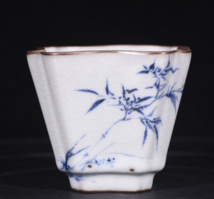 大清乾隆年制郑板桥笔意青花竹子纹多棱酒杯茶杯