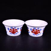 大明成化年制斗彩青花矾红团花折枝宝相花西番莲纹马蹄型酒杯茶杯