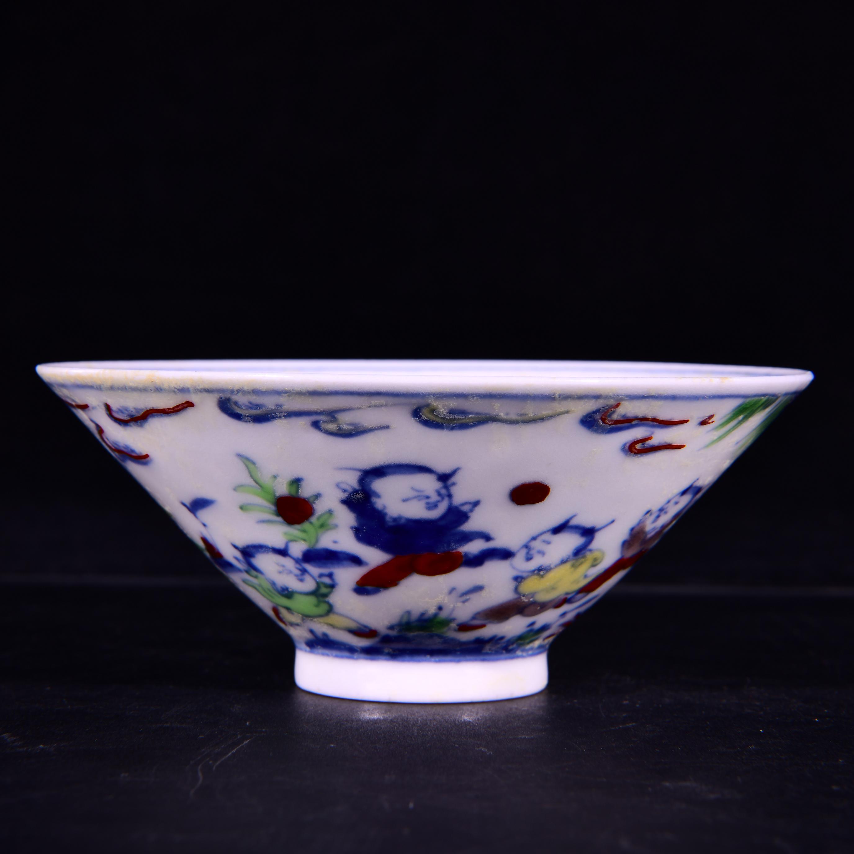 大明成化年制斗彩婴戏图纹斗笠型酒杯茶杯