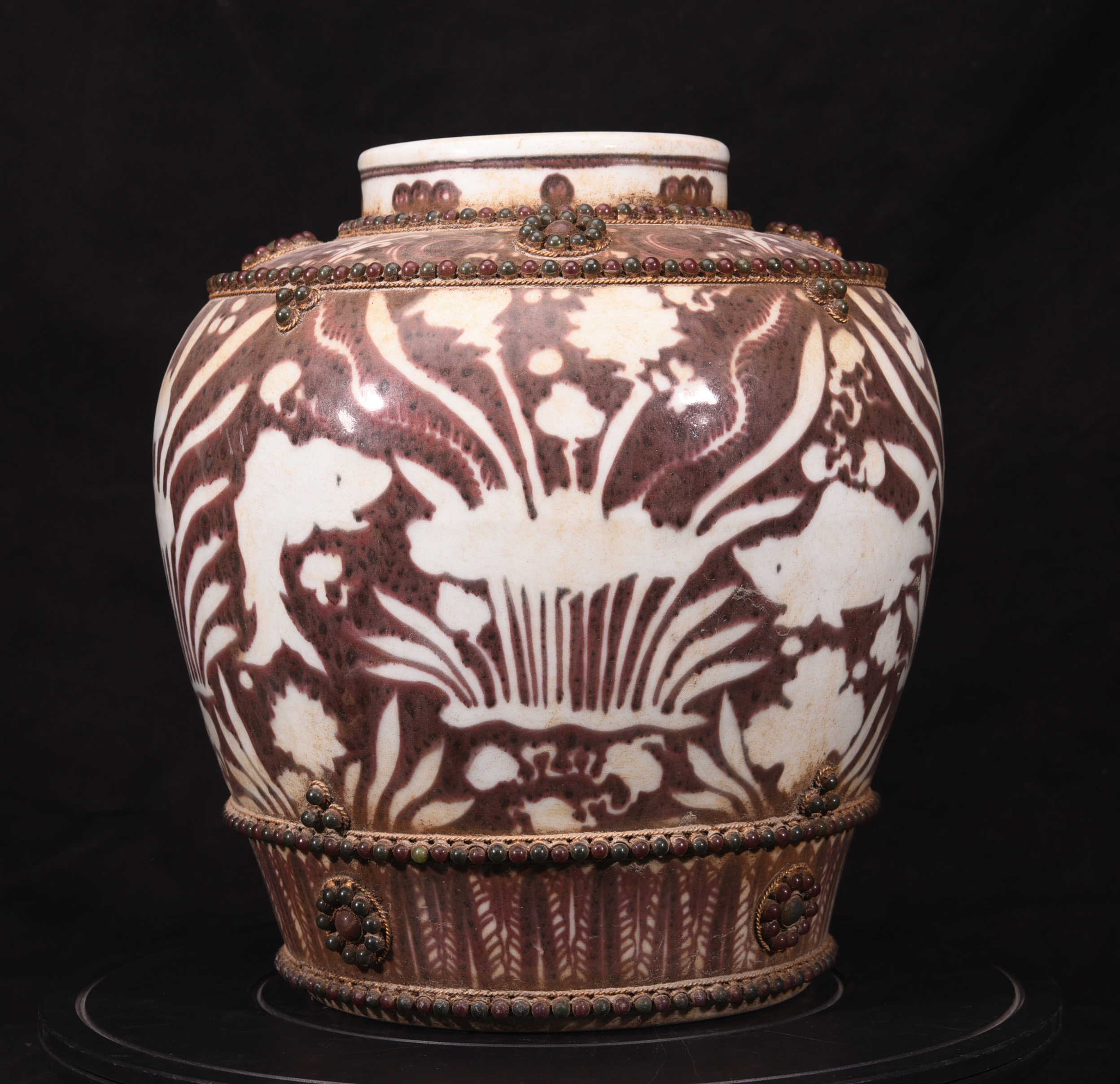 元末明初朱元璋洪武釉里红鱼藻纹镶宝石大罐