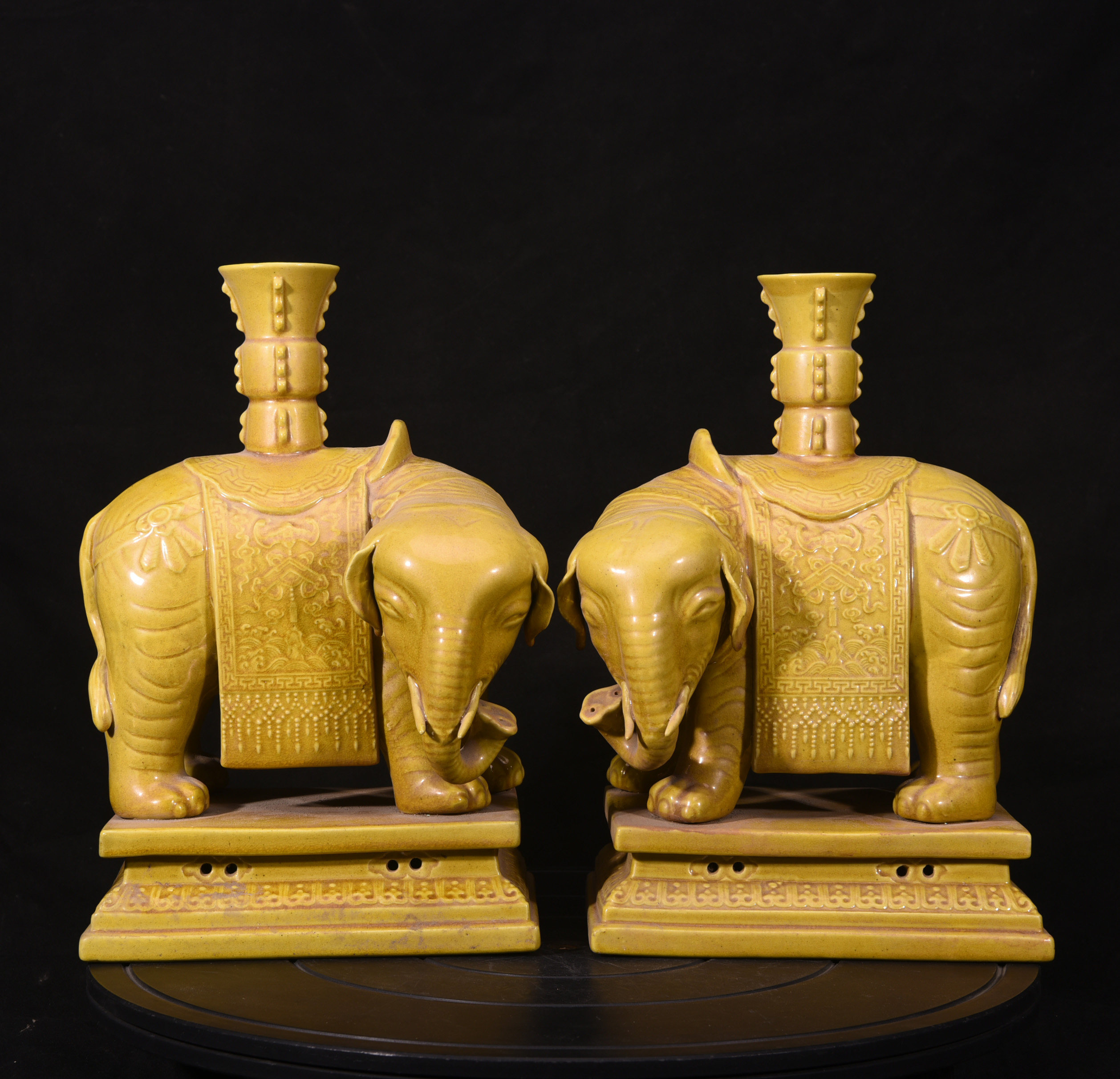 大清乾隆年制娇黄釉太平有象尊