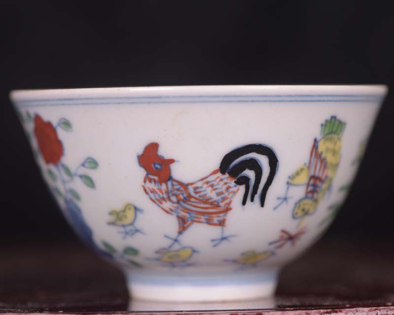 大明成化斗彩小鸡全家福纹酒杯茶杯