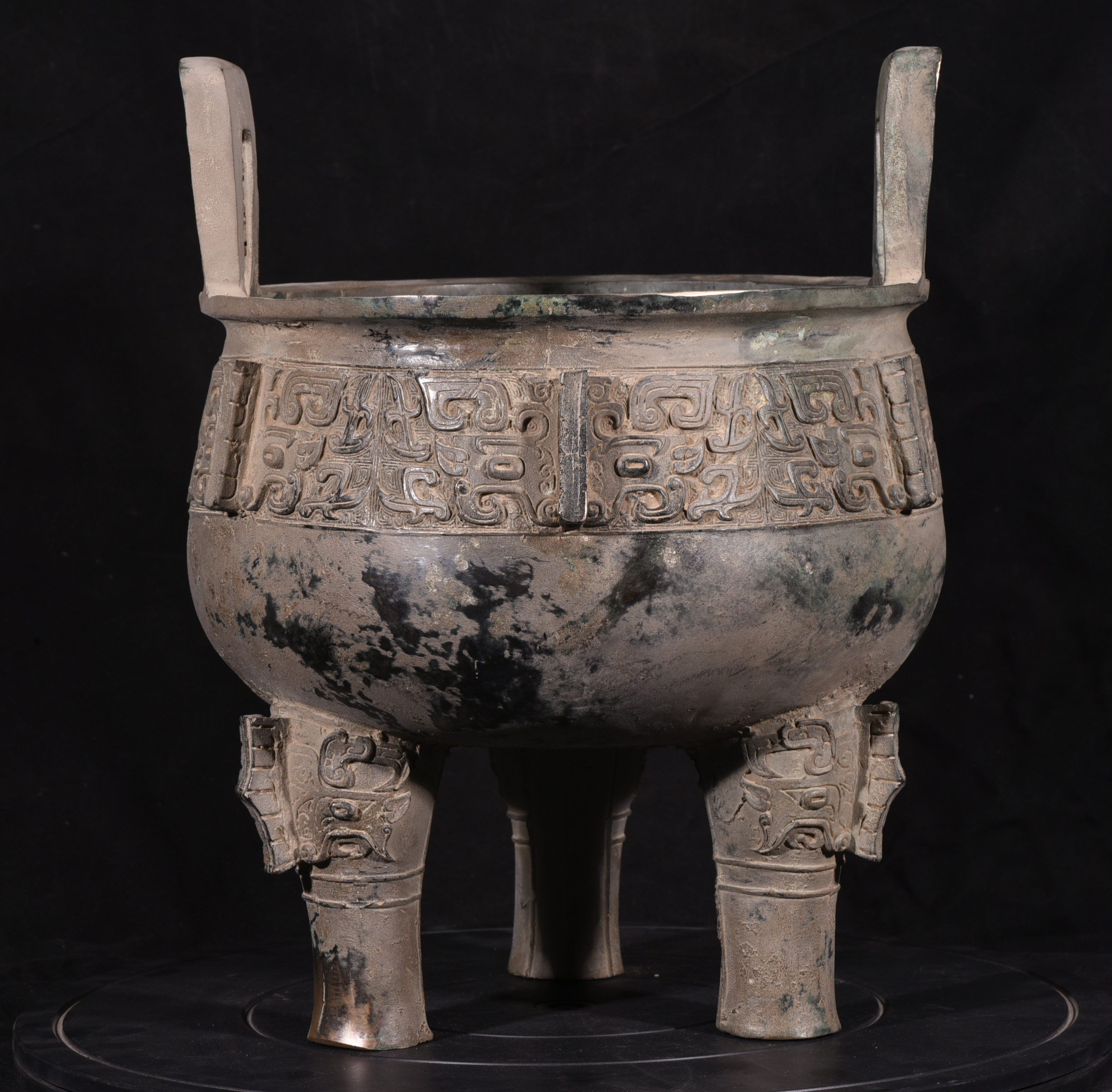 商周青铜兽面饕餮纹铭文鼎