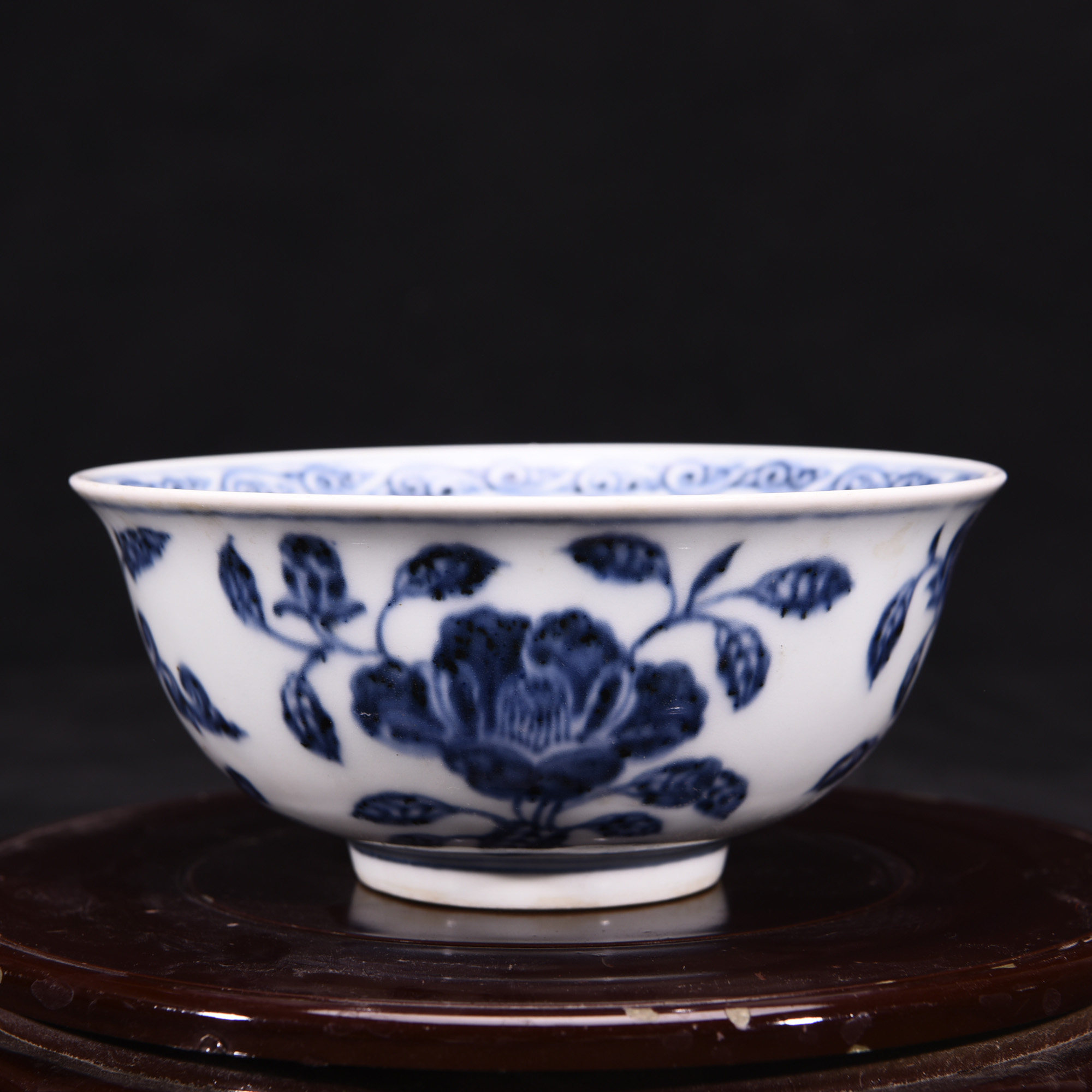 大明宣德年制青花折枝石榴折枝花纹碗