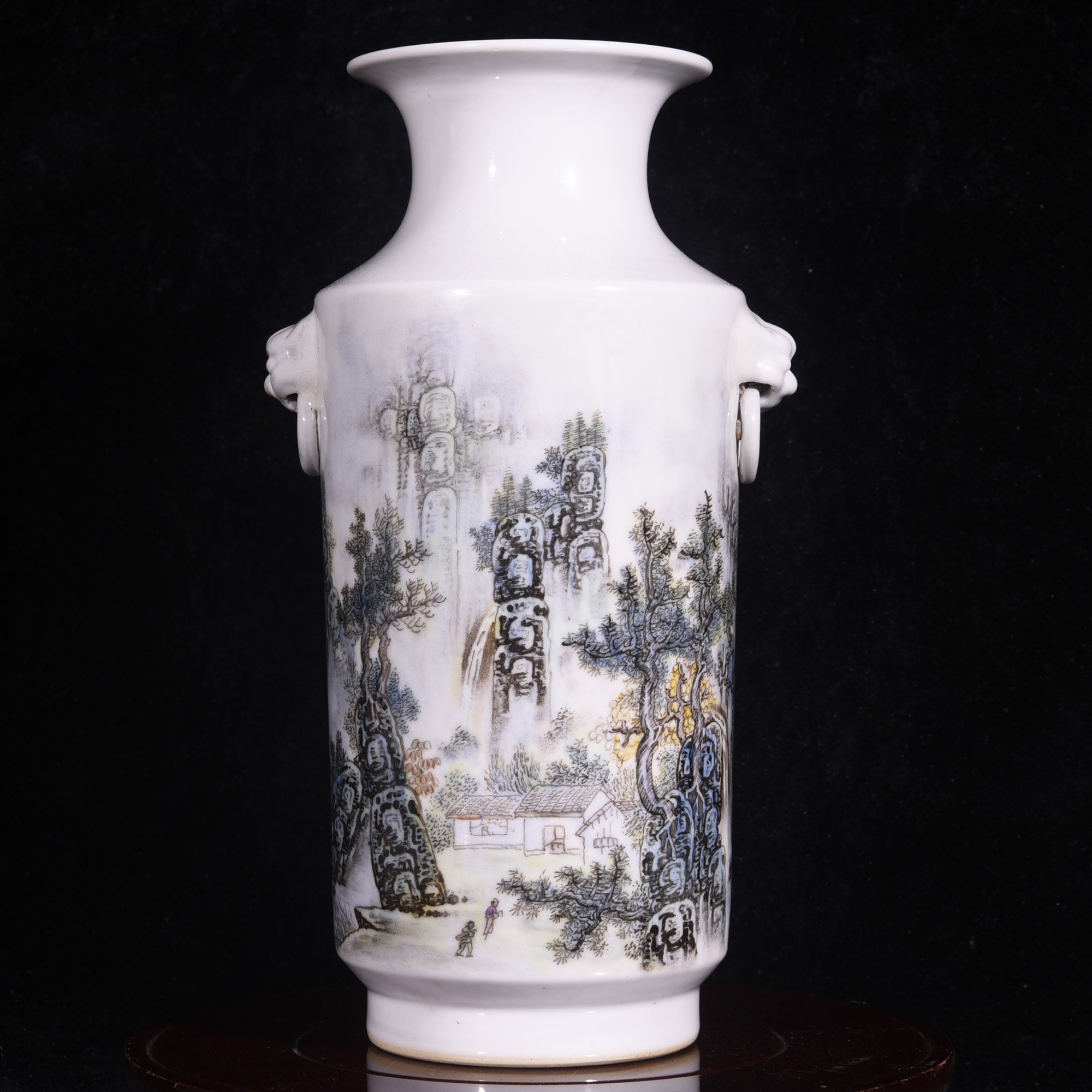 建国初期张志汤绘粉彩山水溪山烟云图双耳灯笼瓶