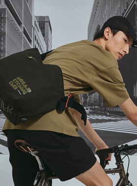 theMADHATcher「MCC 骑行」大容量斜挎邮差包 印花单肩户外骑行包