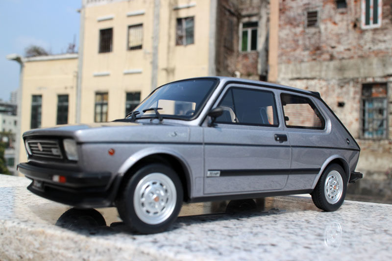 外贸树脂手办1 18 fiat菲亚特127汽车模型 经典怀旧玩具车摆件