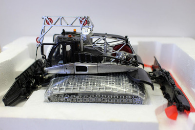 Leitwolf雪地车1/43合金仿真摆件