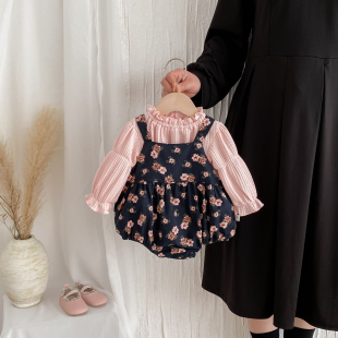 两件套新生儿衣服春秋爬服 女宝宝洋气碎花背带裤 2026婴儿秋装 套装