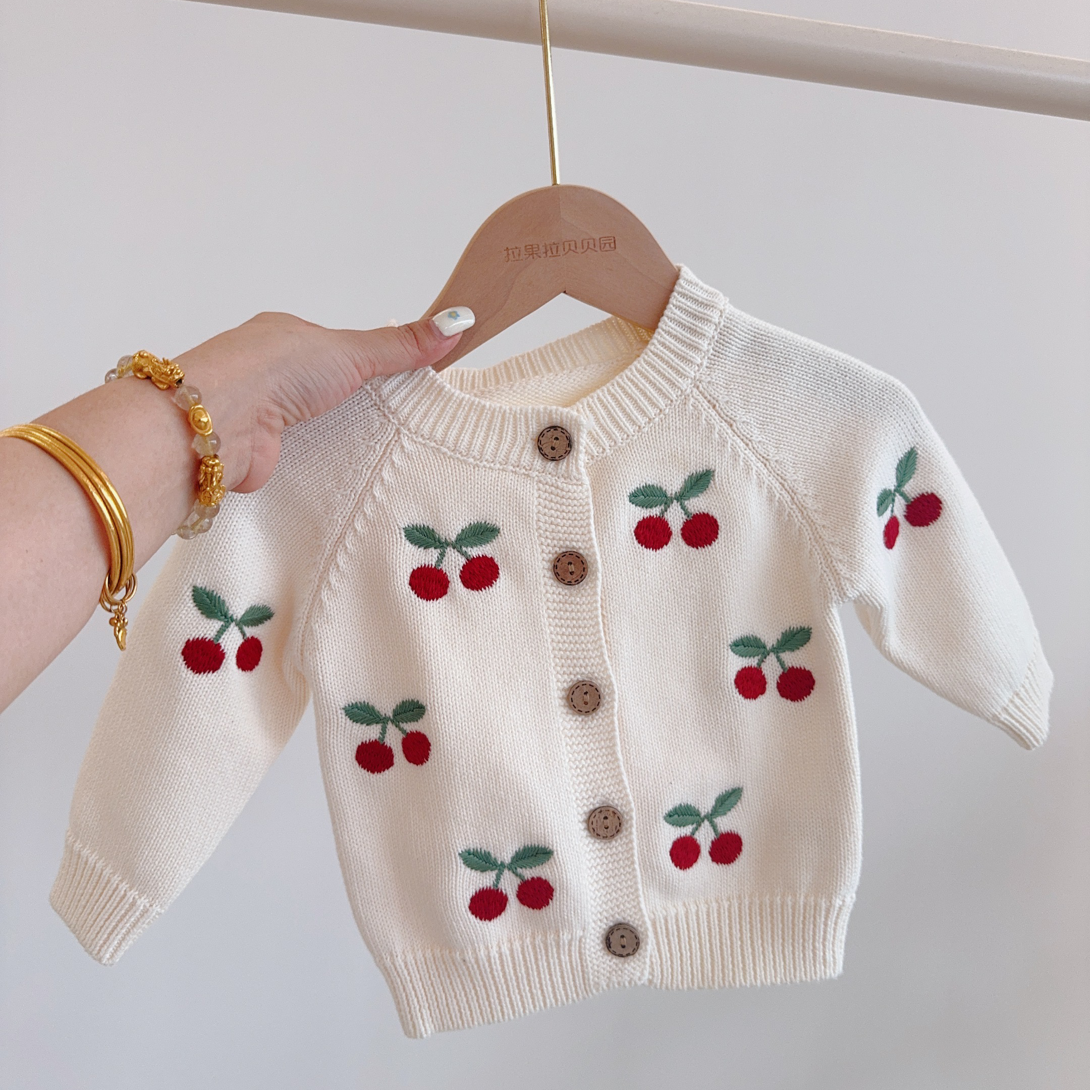 拉果拉2025新款婴儿秋装宝宝针织衫毛衣开衫樱桃刺绣百搭针织上衣