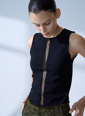 UNCHATGRIS 23SS 镂空拼接无袖上衣