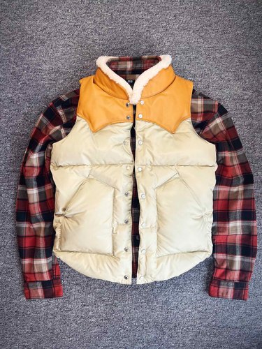 落基山脉一 阿美咔叽风 羽绒马甲 牛皮肩配尼龙身 棉羊毛领